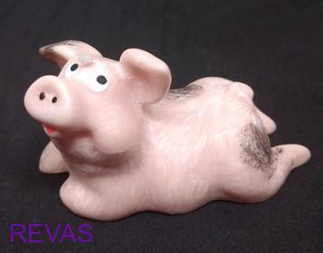 Svíčka prasátko pro štěstí – ručně vyráběná svíčka z palmového vosku (12 × 6 × 6 cm)