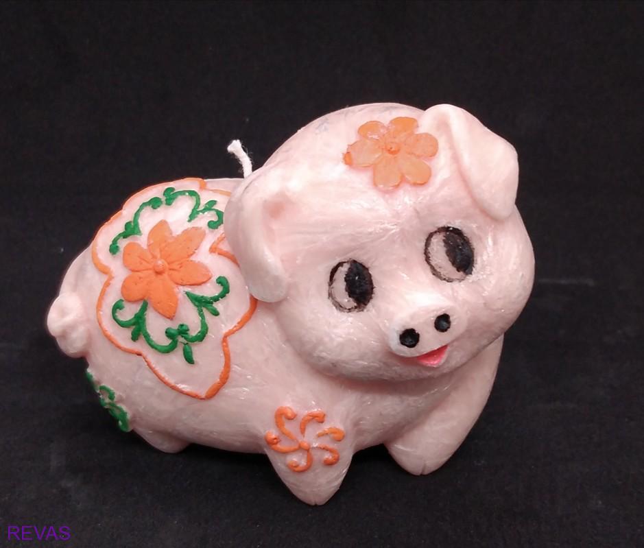 Svíčka veselé prasátko rozměr 6,5 x 8,5 cm