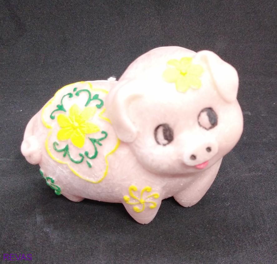 Svíčka veselé prasátko rozměr 6,5 x 8,5 cm
