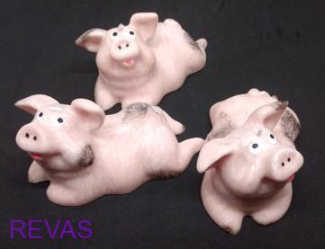 Svíčka prasátko pro štěstí – ručně vyráběná svíčka z palmového vosku (12 × 6 × 6 cm)