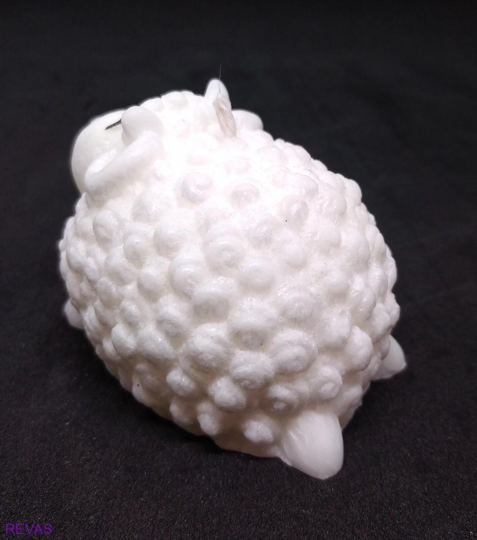 Svíčka OVEČKA rozměr 5,5 x 7 x 5,5 cm
