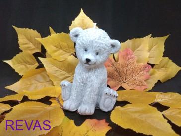 Svíčka MÉĎA sedící, výška 10 cm
